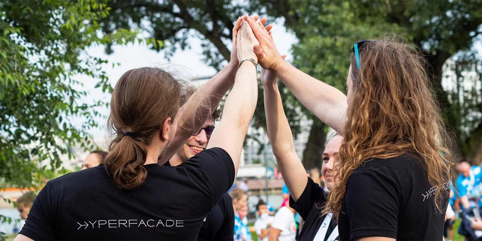 hf-about-img002-people-1600x800